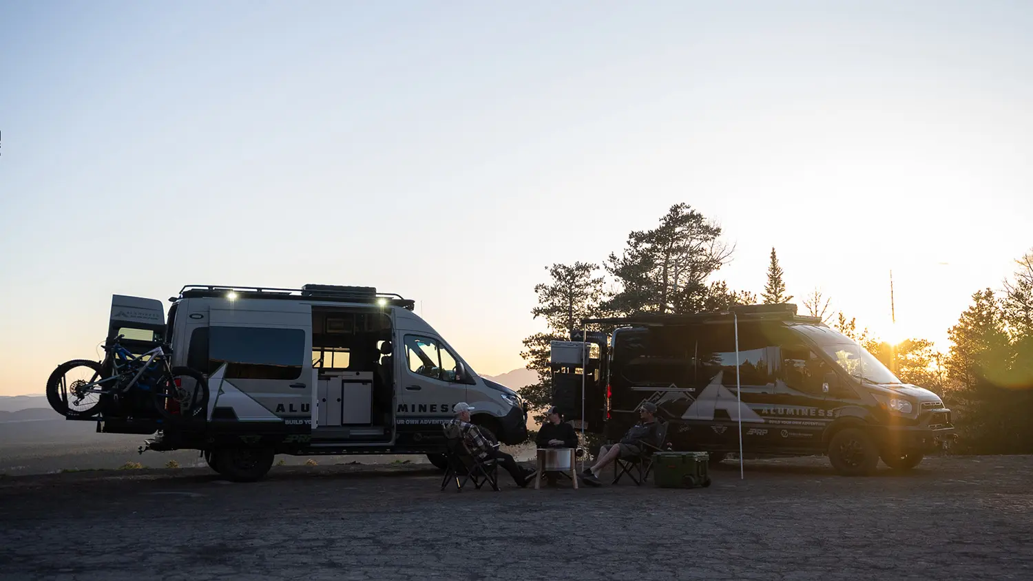 Aluminess team camping.